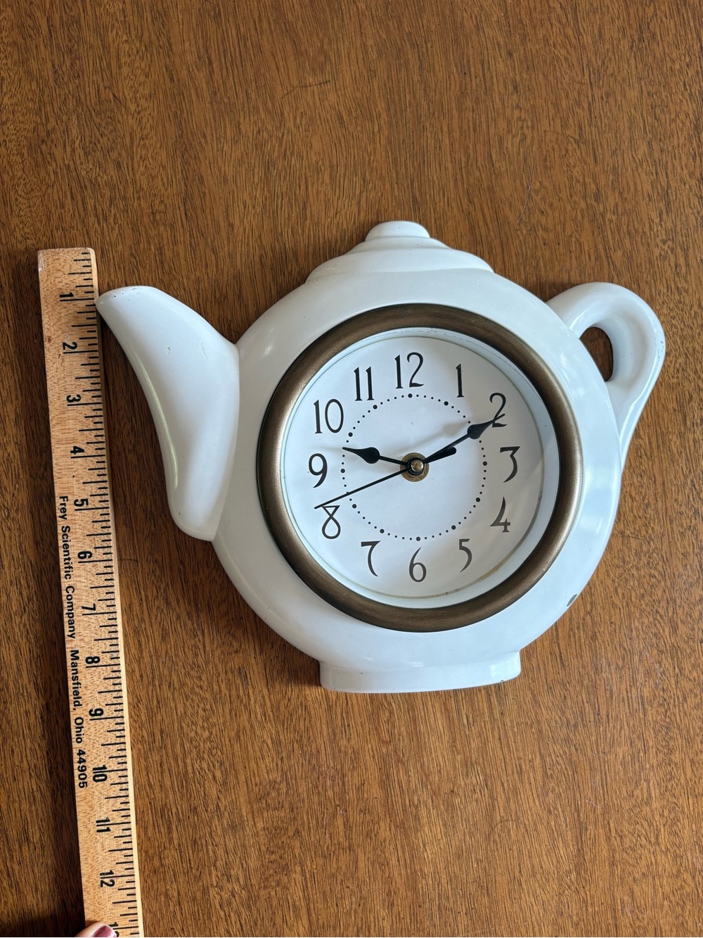 vintage teapot clock styled with a glossy white finish to look like ceramic. - Picture 10 of 10